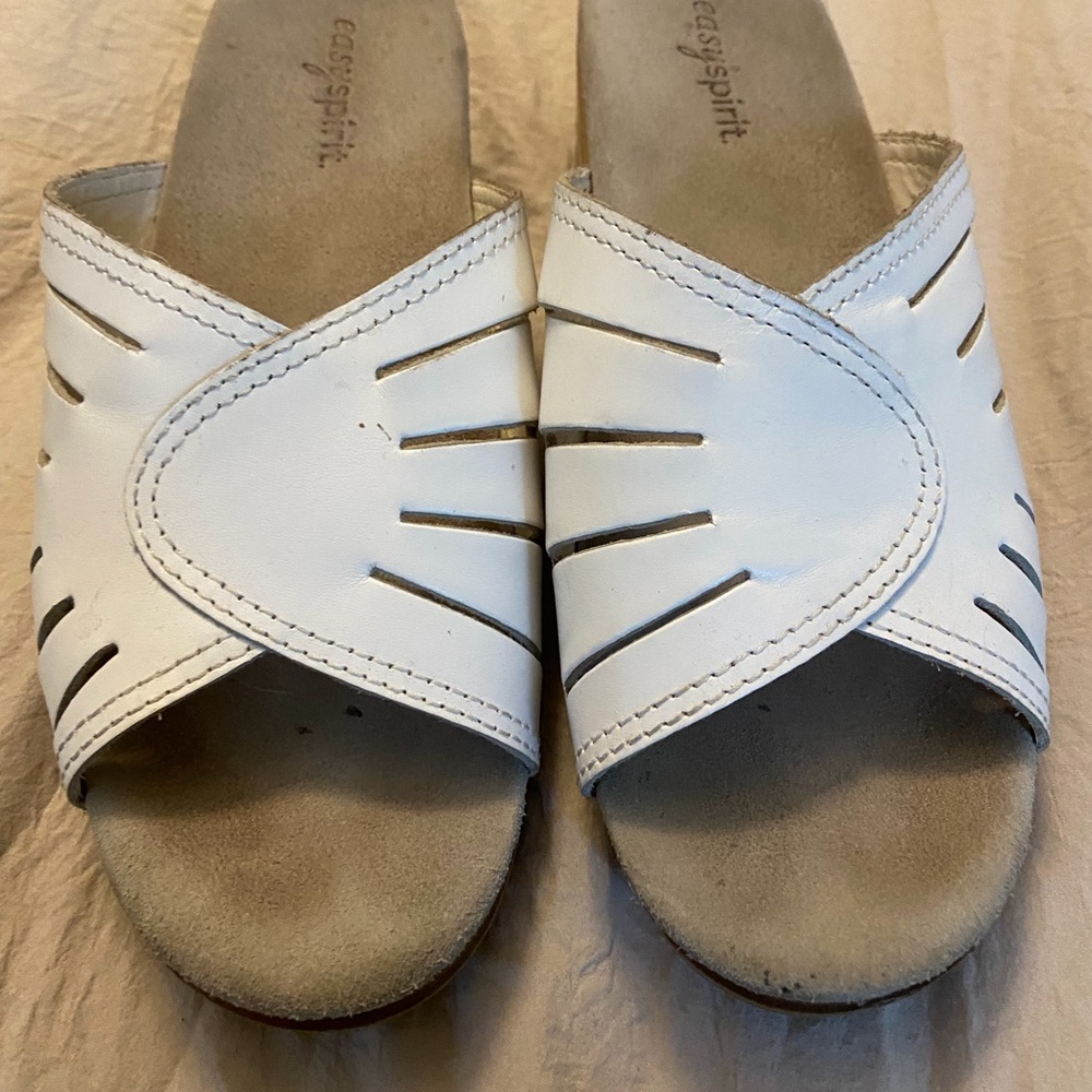 Easy Spirit White Mules with Woven Design sz 8